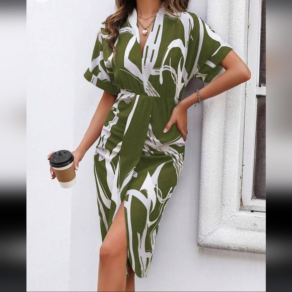 Shein Graphic Print, Batwing Sleeve, Ruched Front Dress - Picture 4 of 6
